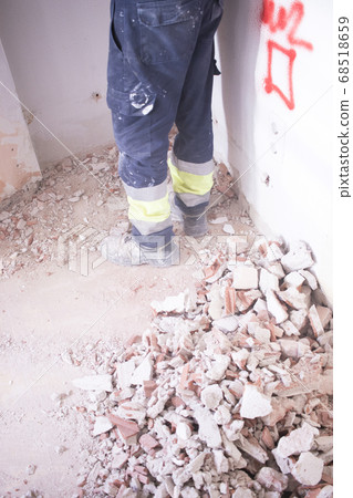 Refurbishment building site works in house 68518659