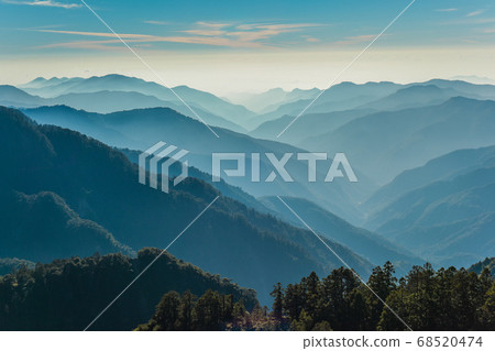 台灣百岳-玉山主峰 北峰 登山步道 碎石坡與東埔溪谷 68520474