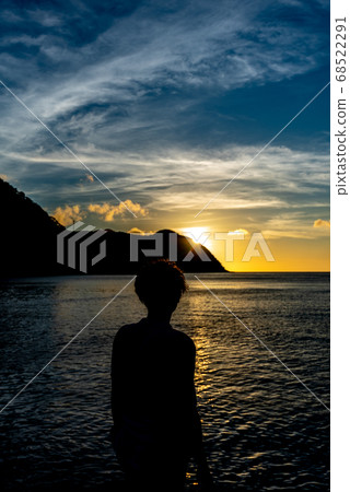 Man twilight with the setting sun Man twilight with the setting sun 68522291