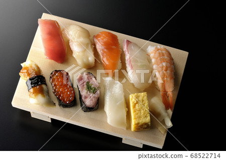 Tuna, scallop, salmon, salmon roe, shrimp, sea bream, squid, conger eel, nigiri sushi rolled on sushi geta (black background) 68522714