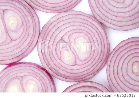 The cut part of the onion for the salad 68523012