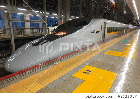 Shinkansen (Hikari Rail Star) Shinkansen (Hikari Rail Star) 68523017
