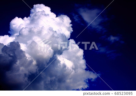 仲夏白天雲對比度增強 68523095