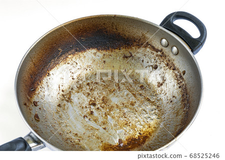 Close up used oil on iron frying pan with burning Close up used oil on iron frying pan with burning 68525246