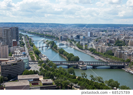 The River Seine, Paris, France The River Seine, Paris, France 68525789