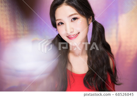 女人多彩 68526845