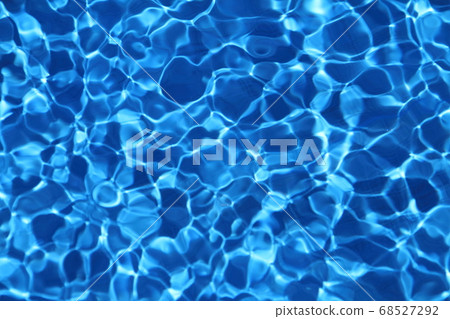 Ripples on the surface of the pool 68527292