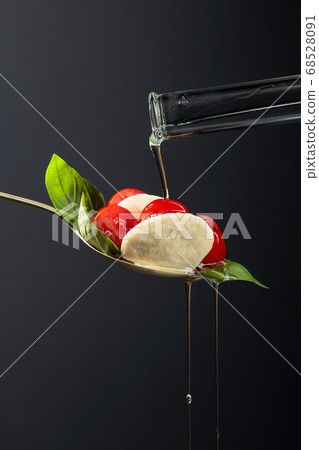 Mozzarella with tomato, basil and olive oil on a 68528091