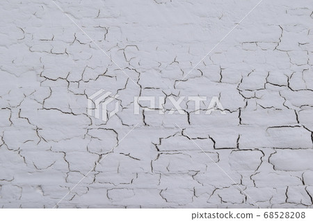 Cracked white paint Cracked white paint 68528208