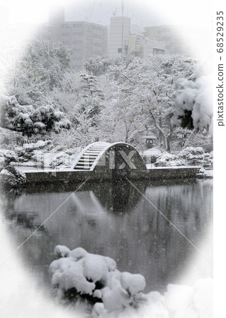 Shukkeien in winter 68529235