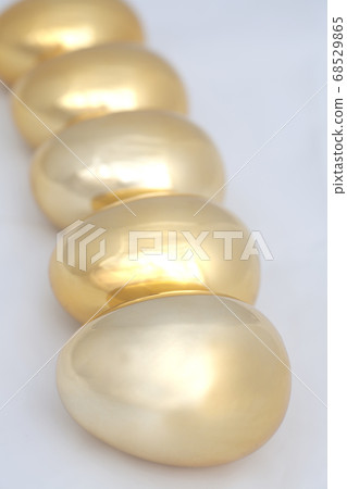 Set of golden eggs 68529865