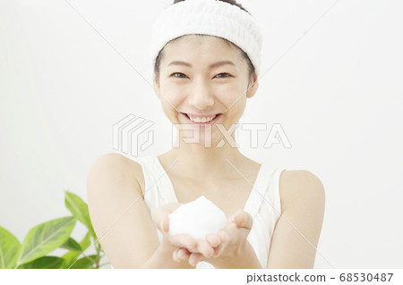 Women washing their face 68530487
