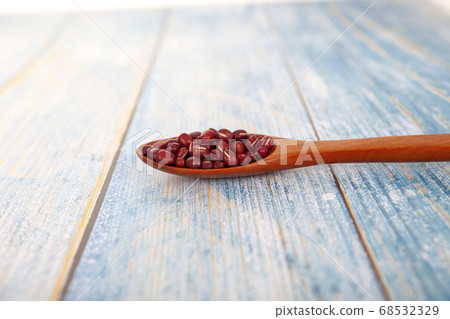 Grain, grain, red bean 68532329