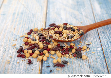 Grain,grain,bean 68532330