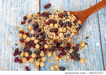 Grain,grain,bean 68532331