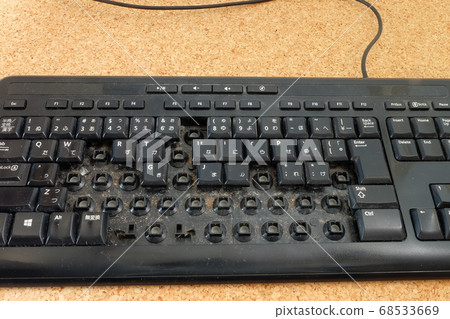 Cleaning a worn-out keyboard 68533669