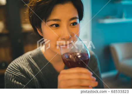 30s women lifestyle 68533823