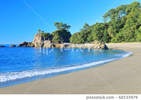 [Kochi Prefecture] Katsura beach under sunny weather 68533979