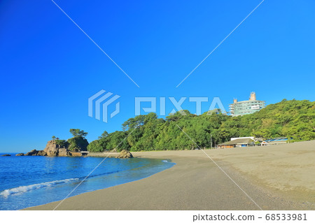 [Kochi Prefecture] Katsura beach under sunny weather 68533981