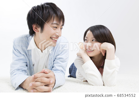 Lying couple 68534552