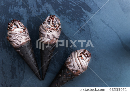 Double Chocolate Ice Creams with Black Waffle 68535951