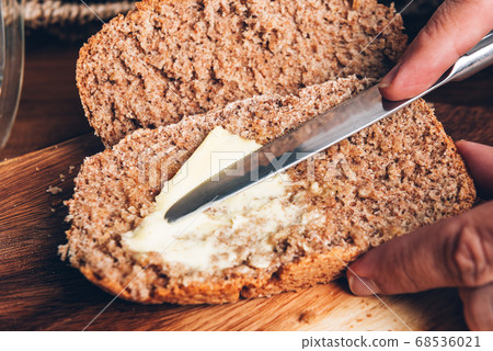 Sliced wholemeal bread, made at home 68536021