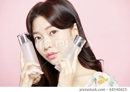 Beautiful flowers on green background 68540825