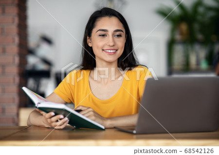 Student girl looking for part-time job online, using laptop 68542126