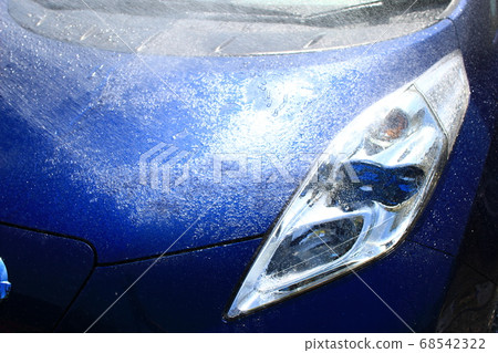 在晴朗的一天洗車 在晴朗的一天洗車 68542322