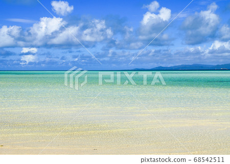 Condoi Beach in Taketomijima Condoi Beach in Taketomijima 68542511