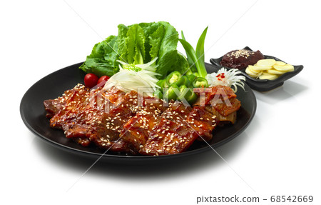 Spicy Grilled Pork Belly with Kochujang Sauce 68542669