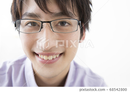 戴眼鏡的男人 68542800