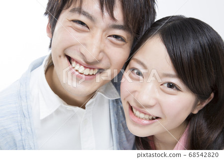 Smile couple 68542820