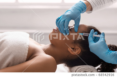 African american woman getting eye filling injection at salon African american woman getting eye filling injection at salon 68542916
