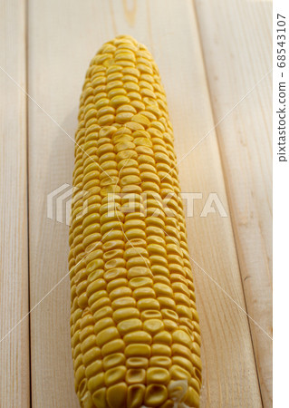 Yellow juicy Kachan corn on a wooden background 68543107