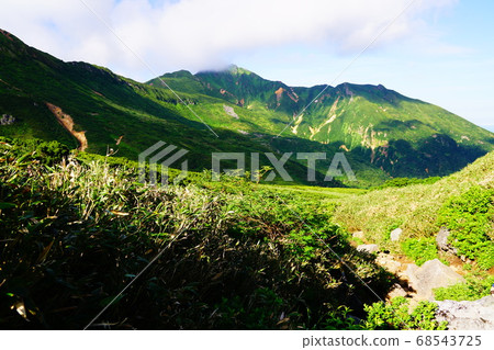 Tokachidake mountain climbing from the mountain trail that climbs from Tokachidake Onsen to Furanodake Tokachidake mountain climbing from the mountain trail that climbs from Tokachidake Onsen to Furanodake 68543725