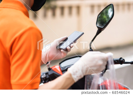 deliveryman check customer location by smartphone deliveryman check customer location by smartphone 68546024