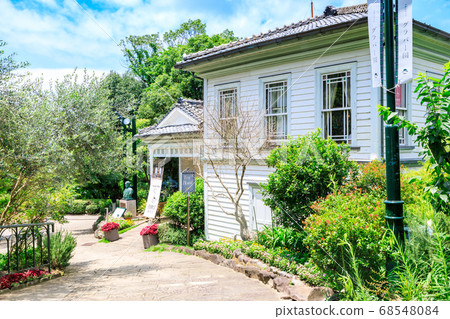 Old Jyotei Glover Garden 68548084