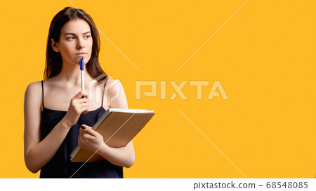 puzzled face guess solution concept woman 68548085