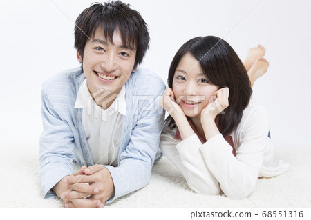 Lying couple Lying couple 68551316