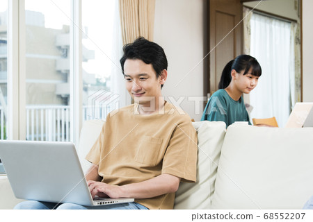 Telework male home 68552207