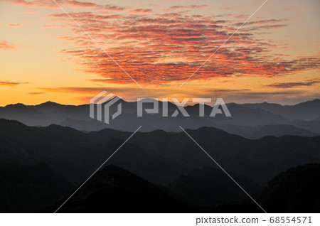 Hyakken Gura日落(Notake Houshi和Gonyaku山的景色) Hyakken Gura日落(Notake Houshi和Gonyaku山的景色) 68554571