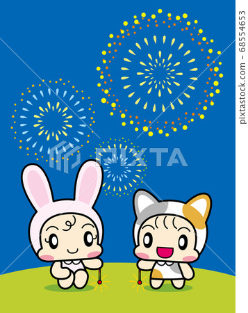 孩子們穿著貓和兔子的服裝煙花 68554653