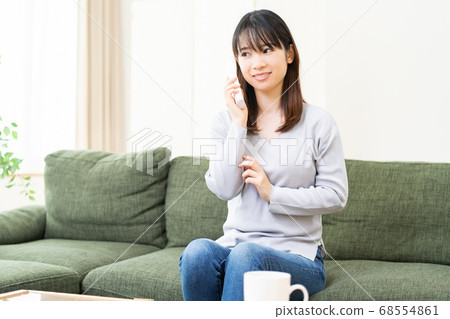 打電話的少婦 68554861