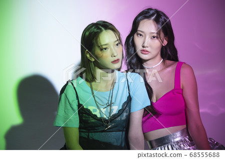 Beauty,fashion,woman 68555688