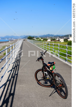 A bicycle 68555759