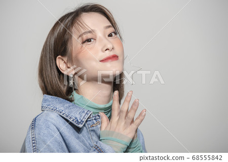 Beauty,fashion,woman 68555842