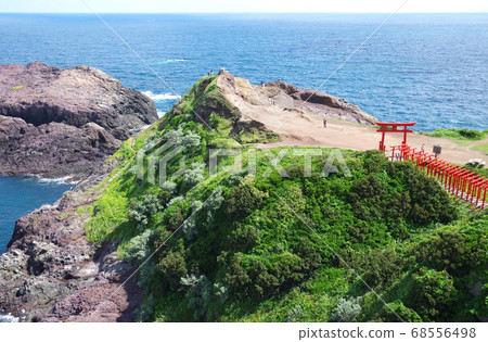 鳥之神社的鳥居和海角的視圖 鳥之神社的鳥居和海角的視圖 68556498