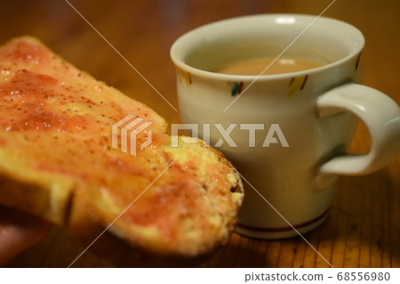 吐司草莓果醬咖啡簡單早餐 吐司草莓果醬咖啡簡單早餐 68556980