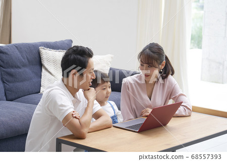 Families using computer 68557393